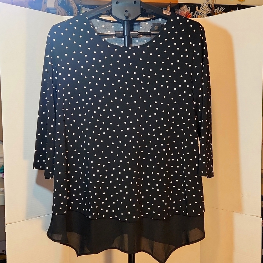 Black top with white polka dots 3/4 sleeve size 1X Adrianna Papell